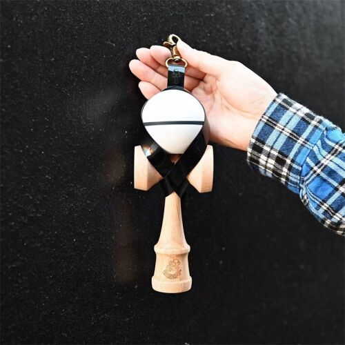 Kendama tok, Leski, Kendama tároló tok, strapabíró PVC-ből, hordozható csattal, kulcstartó formájú 8, 12 x 6 cm, fekete
