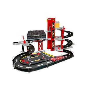 Bburago Ferrari Race & Play Garaž za състезания, играчка, мащаб 1:43, червен и черен цвят, 3 нива на забавление, ръчен асансьор за превозни средства, зона за пит стоп, състезателна писта, включва едно превозно средство от die-cast - Ferrari