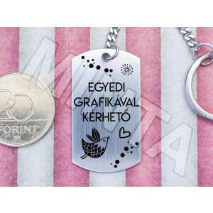 Személyre szabott téglalap medálos kulcstartó madár mintával, 'EGYEDI GRAFIKÁVAL KÉRHETŐ' felirattal és szívvel gravírozva - Ajándék kulcstartó