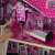 LittleONE by Pepita Giant 3 Storey Vintage Holzpuppenhaus mit Aufzug und Zubehör #pink 46774663}