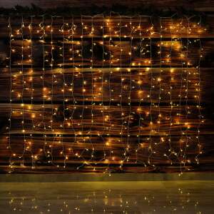 LED curtain lights, warm white, 2x3 meters, 600 LEDs, connectable, hanging on a wooden wall - Home by Somogyi String Light
