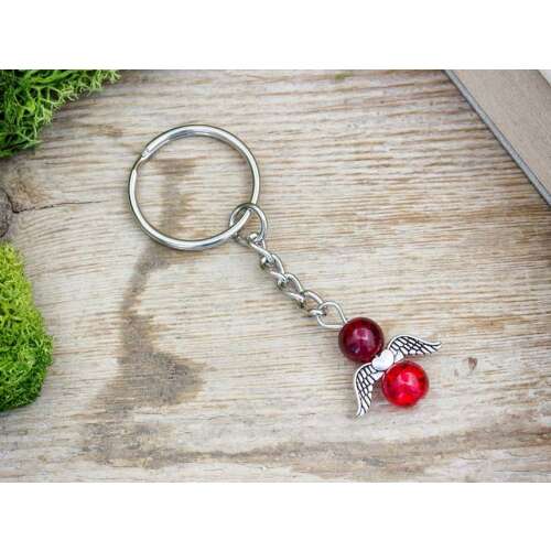Piros angyal medálos kulcstartó szárnyakkal, ezüst lánccal, kulcskarika