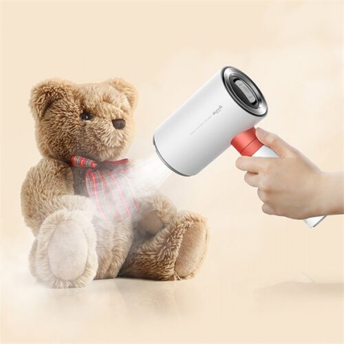 Steaming a teddy bear with Xiaomi Deerma HS200 garment steamer