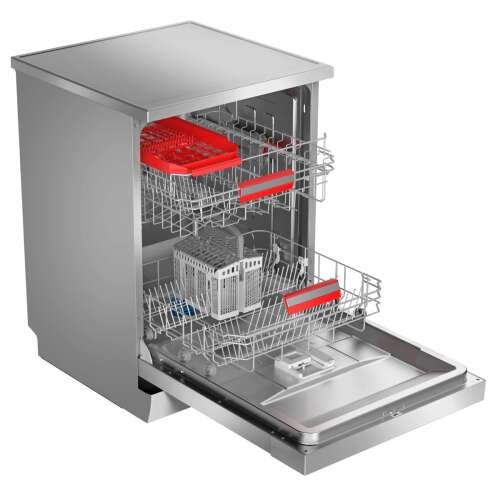 Toshiba DW-10F2EE(S) mosogatógép belseje, nyitott ajtóval, a kosarakkal és a tálcákkal