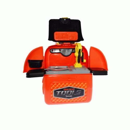 Narancssárga és fekete műanyag játékszerszám készlet hátizsák formában, nyitva, hogy látható legyen a benne lévő szerszámok és munkapad