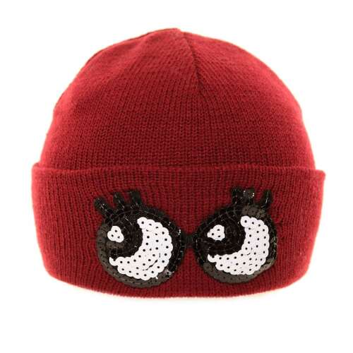 Piros kötött sapka csillogó szemekkel, női téli sapka