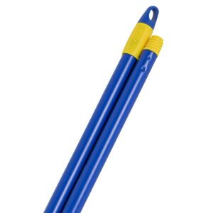 Prim-plan cu mânerul albastru metalic și acoperit cu plastic pentru mătură Aricasa - Ariston
