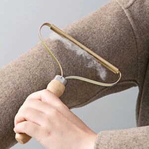 Lint remover brush in use on a sweater - Fabric Shaver