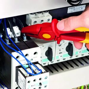 Knipex 98 62 01 Kombinált fogó használat közben elektromos szereléshez - Knipex