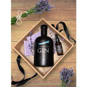 BOXENJOY FOR GENTLEMEN - Levander Gin box, ajándékdoboz Balaton Gin-nel, Gentleman szakállolajjal és levendulás csokoládéval - Ajándék ötlet Valentin-napra