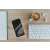 Graffiti iPhone 7 tok The New York Times mintával asztalon