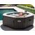 Kobieta relaksuje się w jacuzzi Intex PureSpa Jet & Bubble