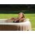Žena relaxuje v nafukovacej vírivke Intex PureSpa Bubble Massage