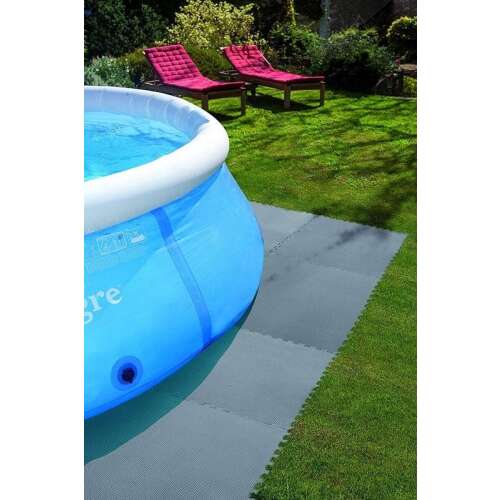 Intex Puzzle-Poolmatte unter aufblasbarem Pool