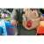 JBL Clip 4 ECO hordozható Bluetooth hangszóró, piros, használat közben