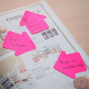 STICK'N nyíl alakú öntapadó jegyzettömbök használatban, rózsaszín, jegyzetekre írás - Stick'n