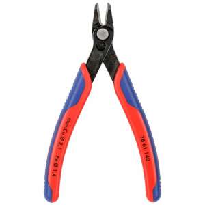 Knipex 78 61 140 Drahtschneider, rote und blaue Griffe, schräge Ansicht - Knipex
