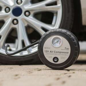 M.N.C 12V autós kompresszor, 7 bar maximális nyomás, gumiabroncs felfújáshoz, hordozható, kompakt - MNC