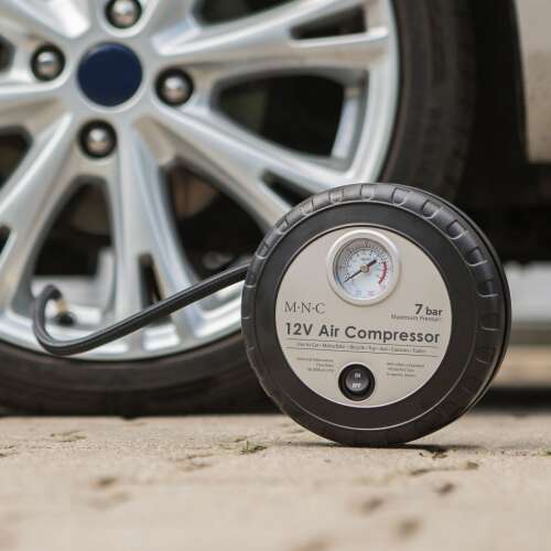 M.N.C 12V autós kompresszor, 7 bar maximális nyomás, gumiabroncs felfújáshoz, hordozható, kompakt