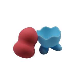Red makeup sponge and blue silicone holder for makeup sponge - Nonbrand Makeup Sponge