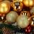 Satz mit 30 goldenen Weihnachtsbaumkugeln, 6 cm, Springos, mit Kiefernästen, Zapfen und roten Beeren