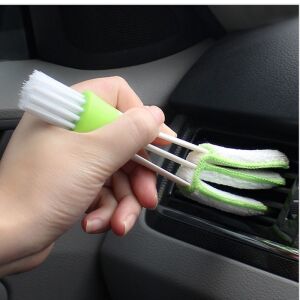 Autótisztító Kefe in use cleaning car air vent - Car Care Tool