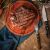 Tramontina Jumbo Steak kés és villa grillezett T-Bone steakkel fa tányéron