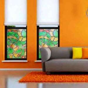 Reims zöld sárga öntapadós üvegdekor ablakfólia felhelyezve egy nappali ablakára - Üvegfólia
