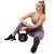 Žena sedí s kettlebell Springos 10kg, čierna