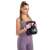 Žena držiaca kettlebell Springos 10kg, čierna