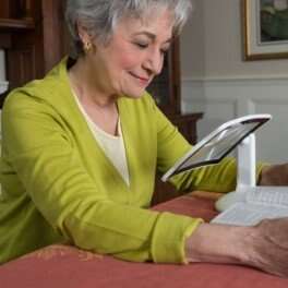 Table Magnifier with Lamp