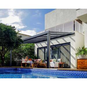 Palram Stockholm 3,4 x 5,2 szürke luxus teraszfedő, telepítve egy medence melletti teraszra - Palram