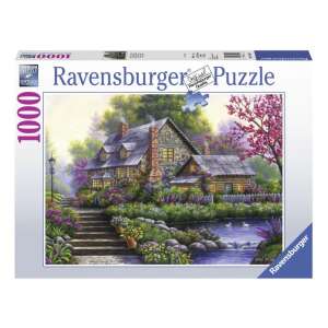 Puzzle Ravensburger 1000 dielikov, Romantický malý domček, zobrazuje kamenný domček so záhradou a riekou - Puzzle