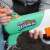 Wypełnianie pistoletu na wodę Nerf Super Soaker Hydro Frenzy wodą