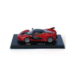 Widok z boku modelu samochodu Ferrari FXX K od Bburago, czerwony z czarnymi akcentami i numerem 88 - Bburago