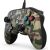 Közelkép a Nacon Pro Compact Xbox Series X Forest Camo kontroller gombjairól és joystickjeiről