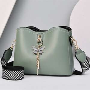 Geantă crossbody din piele PU verde cu pandantiv fluture, marca Dollcini - Dollcini