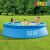 Семейство се наслаждава на надуваем басейн Intex Easy Set