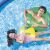 Kinder spielen im Intex Easy Set aufblasbaren Pool