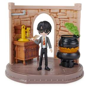 Harry Potter Magical Minis Potions Classroom playset with Harry Potter figure, cauldron, and desk - Spin Master