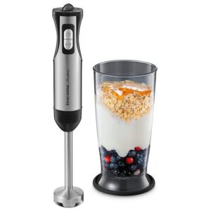 PRESIDENT Botmixer by Tescoma blending a smoothie with berries, yogurt, and oats - Hand Blender