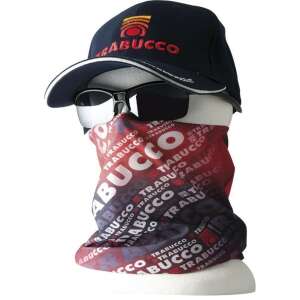 Trabucco Competition multifunkciós fej és nyakvédő csősál, piros és fekete színben, Trabucco logóval, manökenen viselve sapkával és napszemüveggel - Horgász ruházat