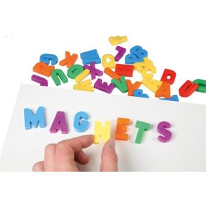 Magnetische Großbuchstaben Set für Kinder zum Lernen, bunte Alphabetmagnete auf Whiteboard - Entwicklungsspiele für Schulkinder