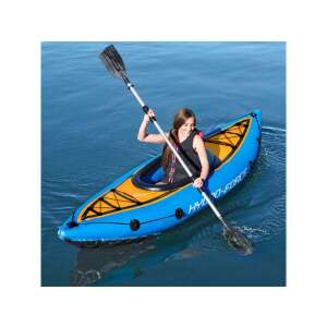 Nő evez egy Bestway Hydro-Force Cove Champion felfújható kajakkal egy tavon - Bestway