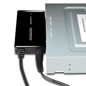 Axagon ADSA-FP3 USB 3.0 zu SATA Adapter, angeschlossen an eine Festplatte - AXAGON