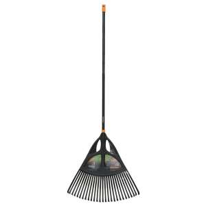 Grabie Fiskars Solid™ z trzonkiem (XL), czarna, szerokość głowy 65 cm, 27 zębów, trzonek aluminiowy - Fiskars