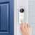 IMOU DB61i 4MP Smart Doorbell, weiß, an einer Tür montiert
