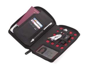 TROIKA Cargosafe utazási dokumentumtartó RFID védelemmel, belülről látható útlevéllel, kártyákkal, tollal és kábelrendezővel - Troika