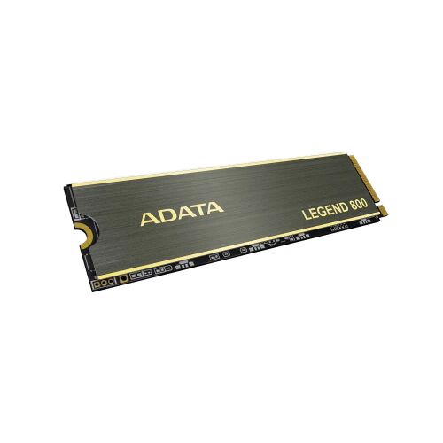 Adata LEGEND 800 2TB NVMe M.2 SSD schräge Ansicht auf weißem Hintergrund