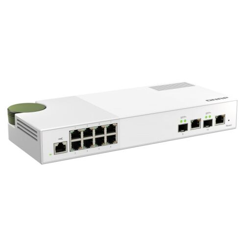 QNAP QSW-M2108-2C 8 x 2.5GbE + 2 x 10GbE switch, pohľad z uhla